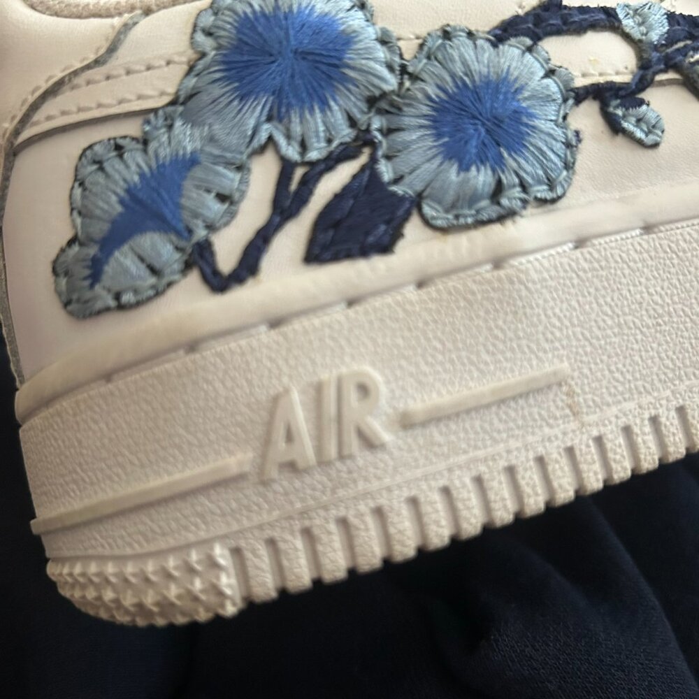 Nike Air Force 1 Custom Embroidered Blue Floral Sneakers Kids 4.5Y EUC - Picture 5 of 14